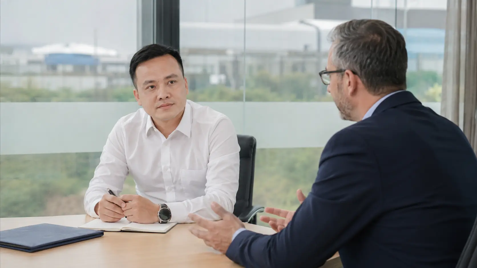 Nguyễn Cảnh Quyền trao đổi bảo mật với nhà đầu tư quốc tế